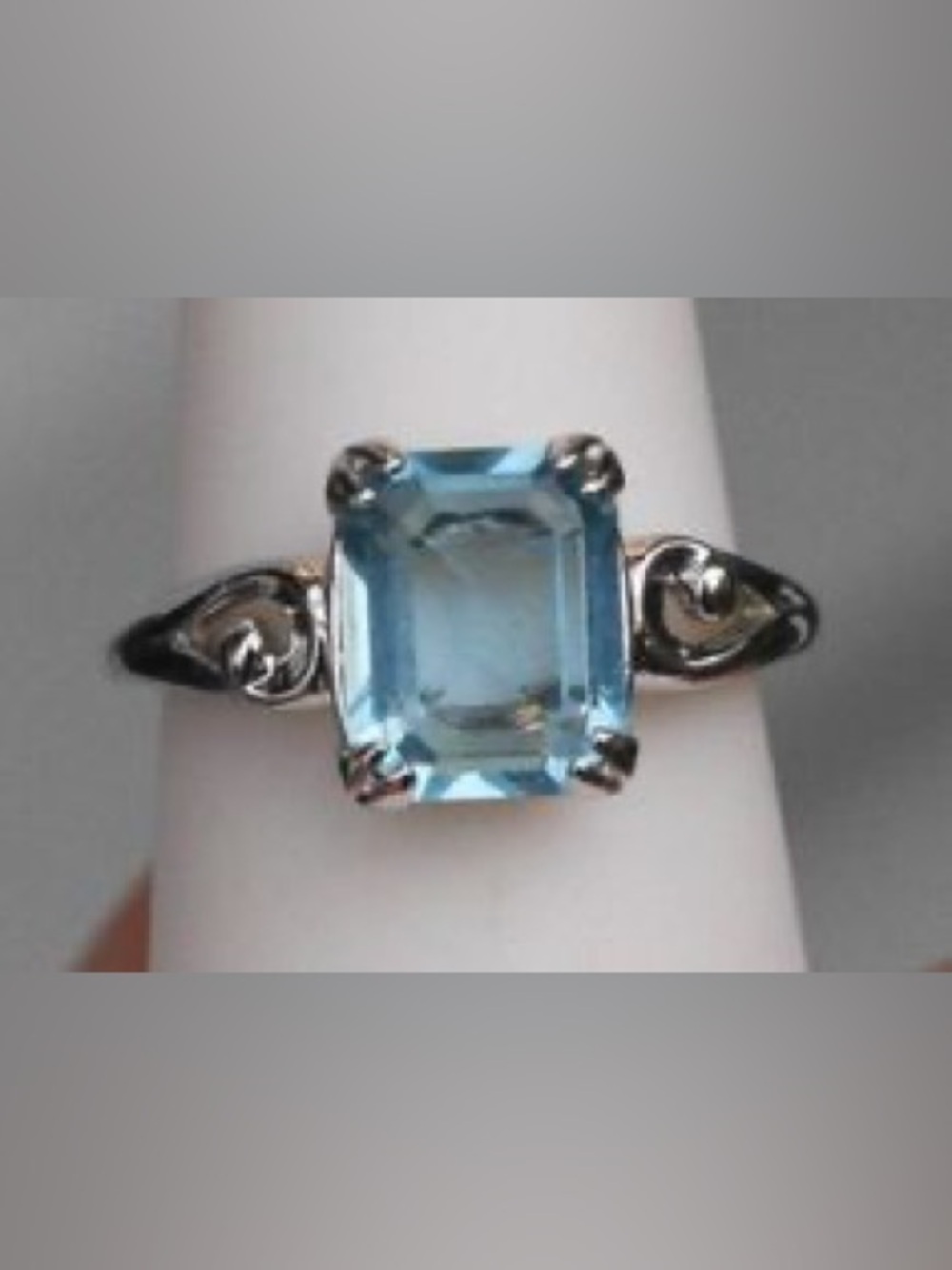 Size 8 Avon Vintage Ring
